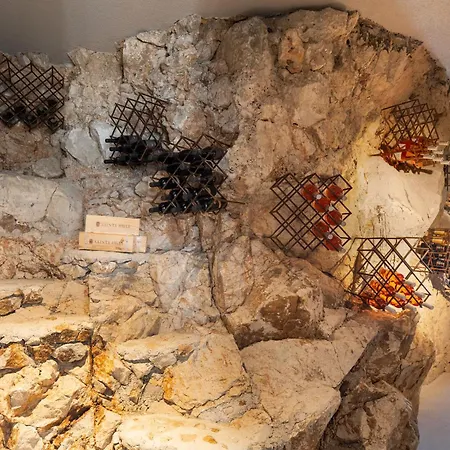 Kuk Oaza * Makarska